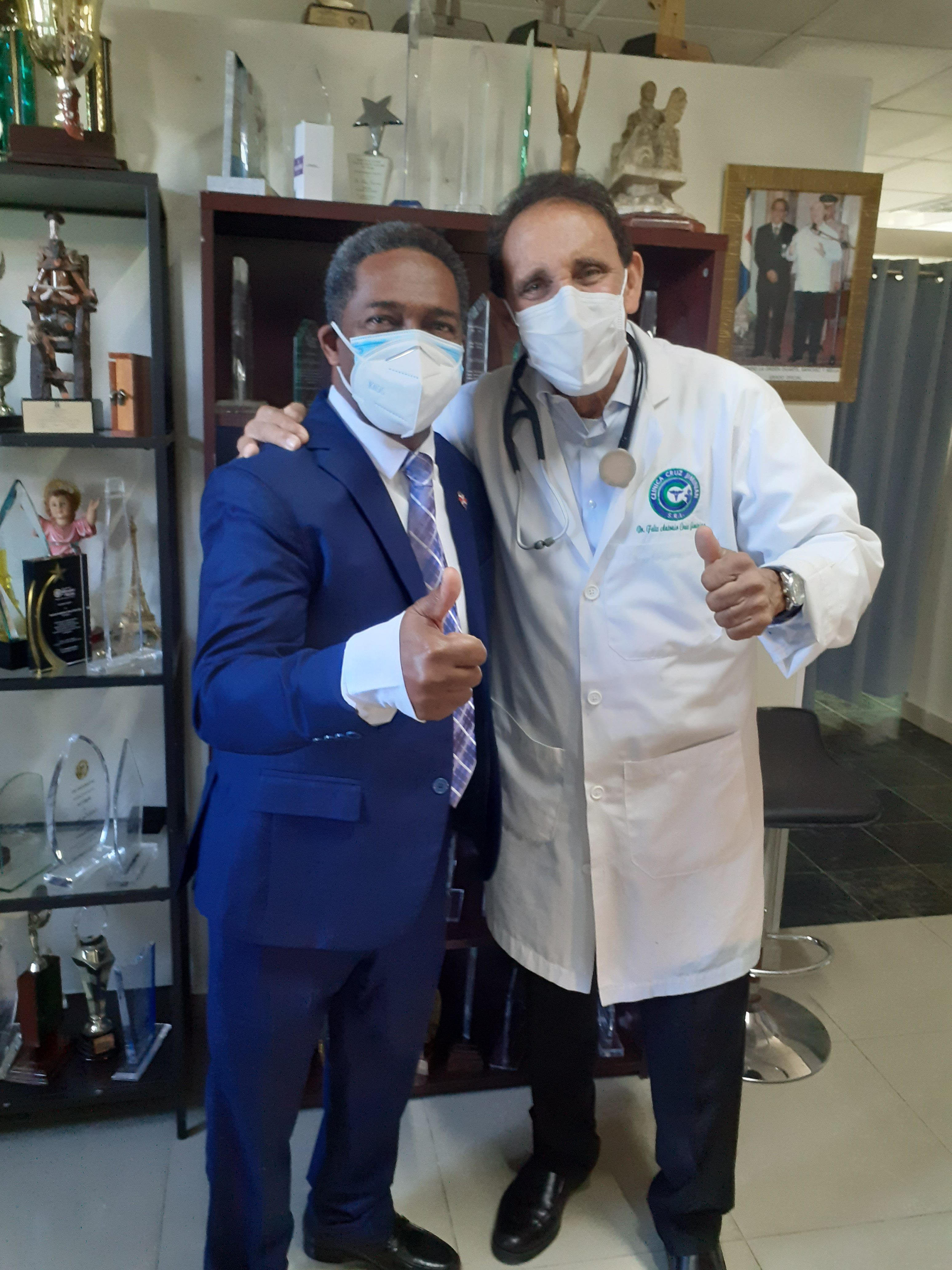 You are currently viewing Director Hospital Dra. Evangelina Rodríguez  visita al doctor Cruz Jiminián