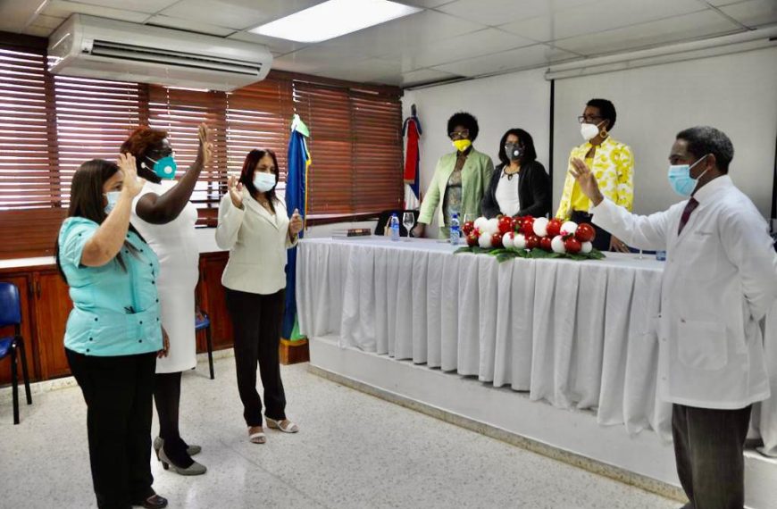 Director del Hospital Dra. Evangelina Rodr&iacute;guez juramenta nueva directiva de enfermer&iacute;a