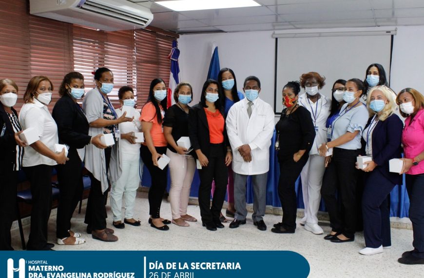 Hospital Dra. Evangelina Rodr&iacute;guez agasaja a las secretarias en su d&iacute;a
