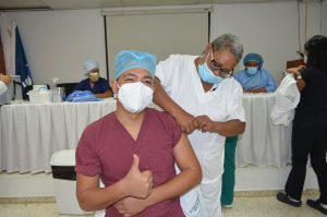 Read more about the article Hospital Evangelina Rodríguez inicia jornada de inmunización contra  Covid-19