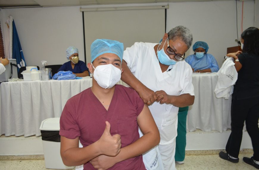 Hospital Evangelina Rodr&iacute;guez inicia jornada de inmunizaci&oacute;n contra Covid-19
