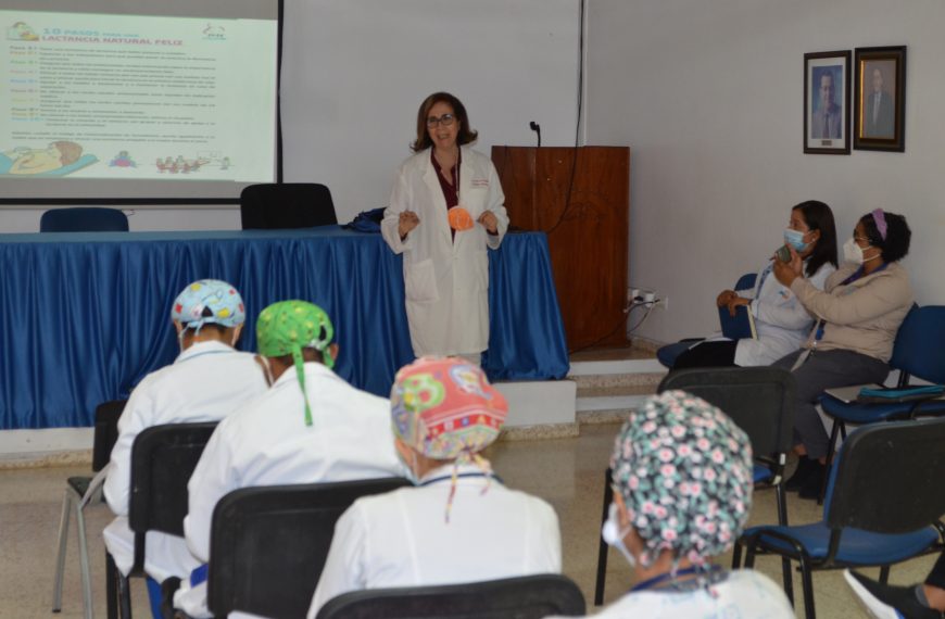 Perinatolog&iacute;a imparte charla sobre la importancia de la Lactancia Materna