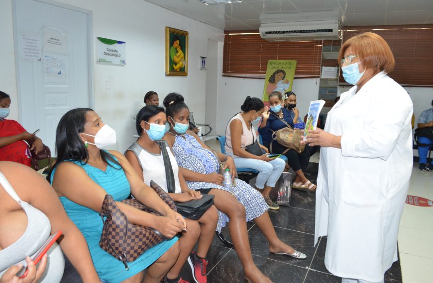Hospital Evangelina Rodr&iacute;guez imparte charla de orientaci&oacute;n en la Semana de la Lactancia Materna