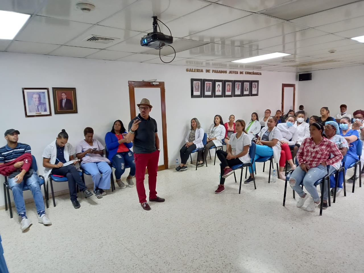 Read more about the article Personal del Hospital Materno Dra. Evangelina Rodríguez imparte conferencia sobre “Violencia Intrafamiliar”
