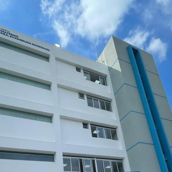 Dominicanos reciben del presidente Abinader el remozado Hospital Materno Dra. Evangelina Rodr&iacute;guez